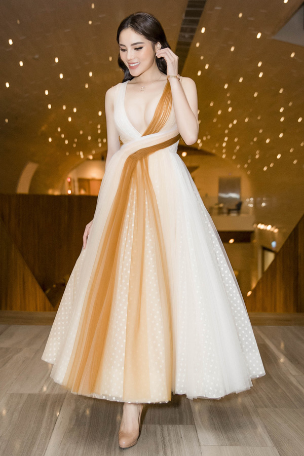 Kỳ Duyên đeo đồng hồ giá 1,2 tỷ đi sự kiện